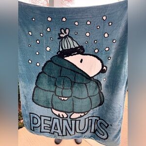 NWOT Peanuts Snoopy Puffer Jacket Sherpa Winter Blanket - Tilly’s Exclusive